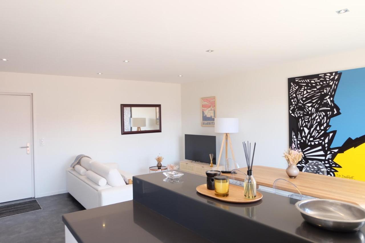 Magnifique Appartement, En Hyper Centre, Avec Terrasse Et Place De Parking Biarritz Exterior photo